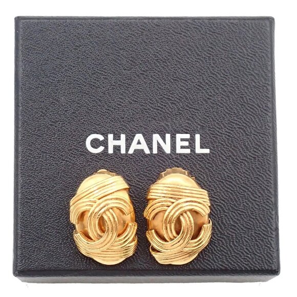 CHANEL CC Logo Oval Button 94 A Earrings Clip-On Gold-Plated Vintage 86RF446 - Picture 1 of 12